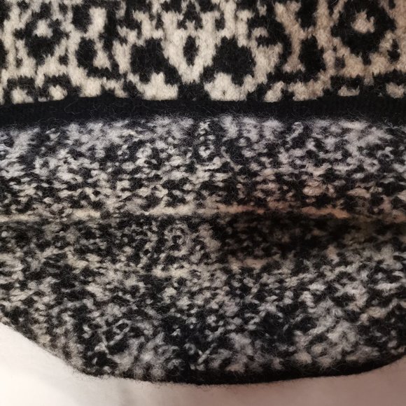 Vintage Hand knit 100% Merinol Wool Sweater (S) - Picture 3 of 7